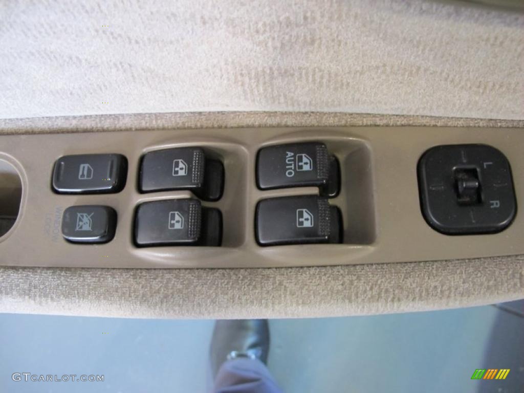 2005 Kia Optima LX Controls Photo #38708723