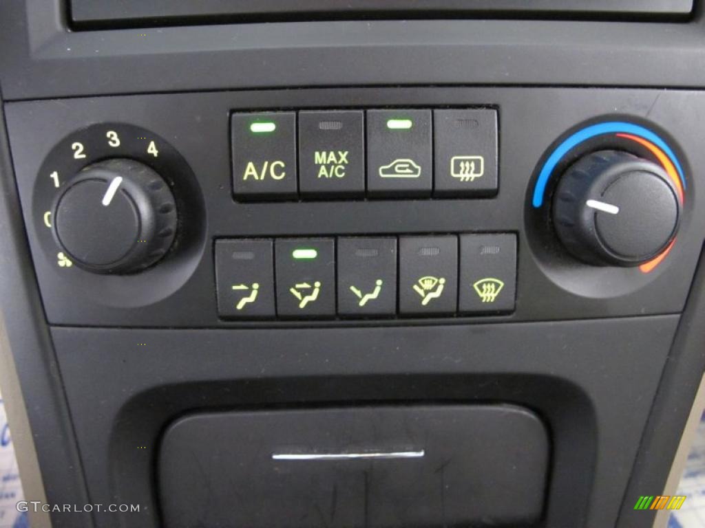 2005 Kia Optima LX Controls Photo #38708799