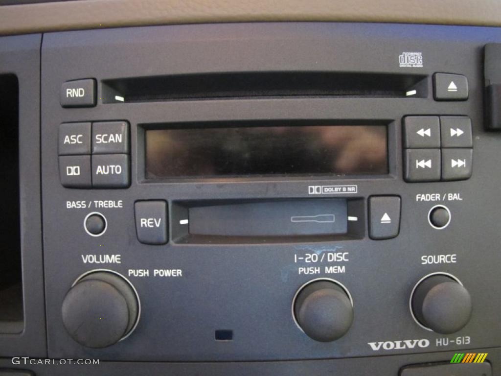 2001 Volvo S60 2.4 Controls Photo #38709159