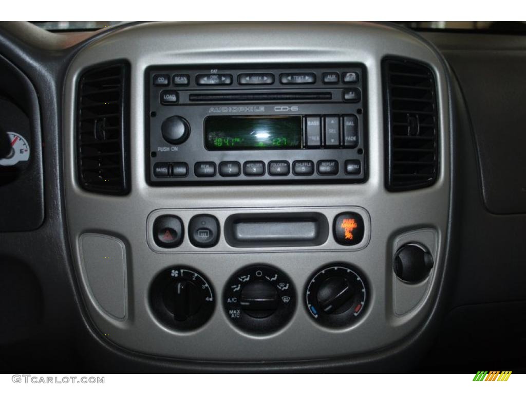 2007 Ford Escape XLT V6 Controls Photo #38709243