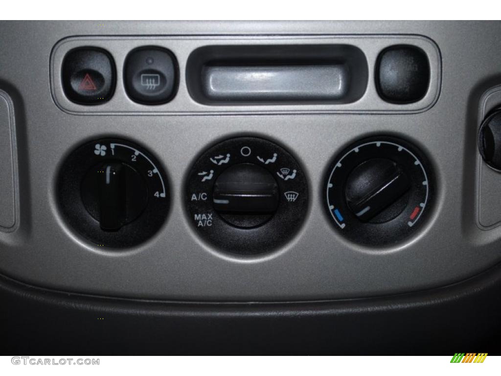 2007 Ford Escape XLT V6 Controls Photo #38709275