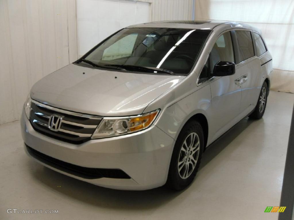 Alabaster Silver Metallic Honda Odyssey