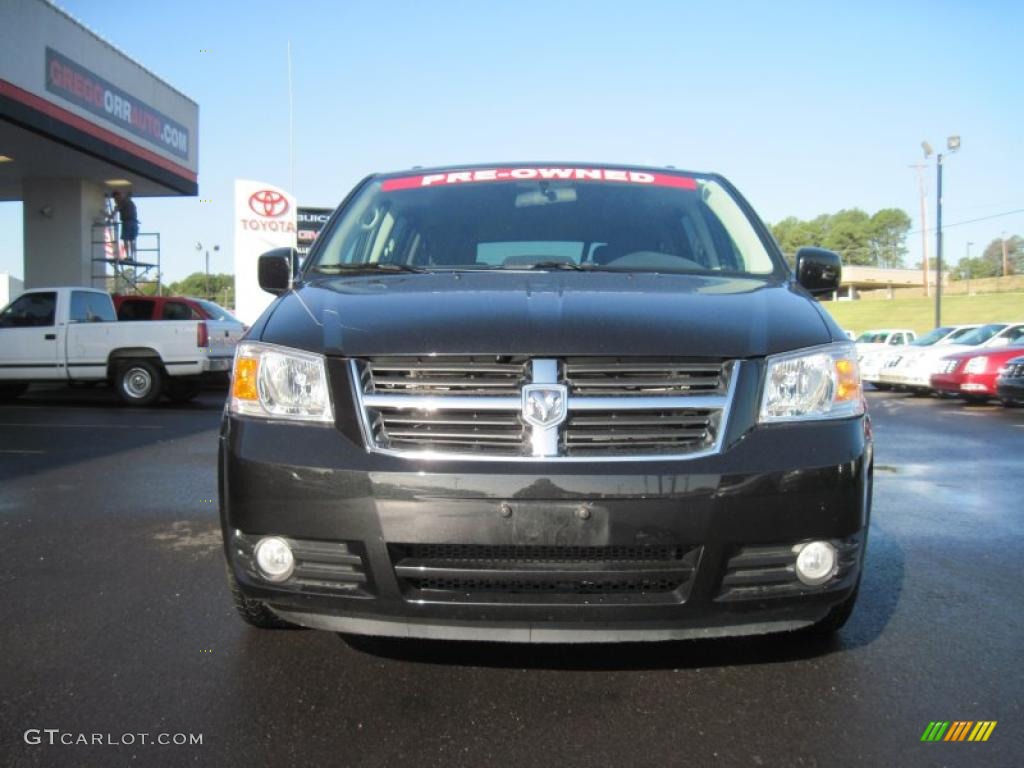 2010 Grand Caravan SXT - Brilliant Black Crystal Pearl / Dark Slate Gray/Light Shale photo #8