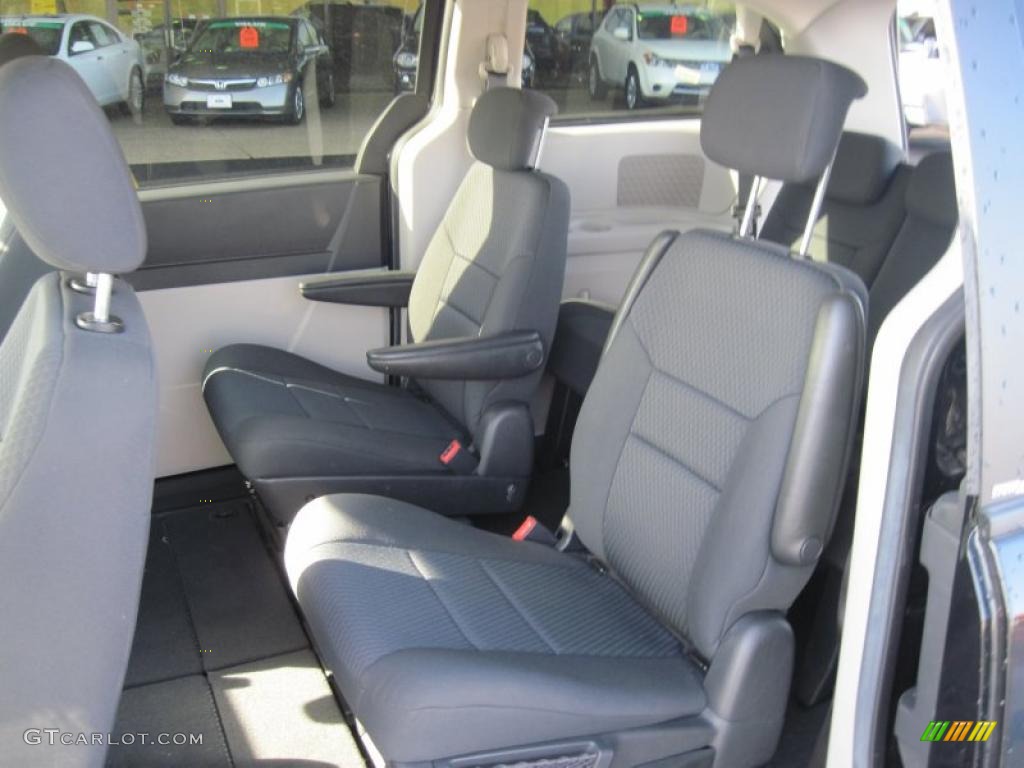 2010 Grand Caravan SXT - Brilliant Black Crystal Pearl / Dark Slate Gray/Light Shale photo #14