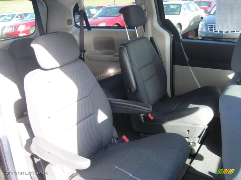 2010 Grand Caravan SXT - Brilliant Black Crystal Pearl / Dark Slate Gray/Light Shale photo #18