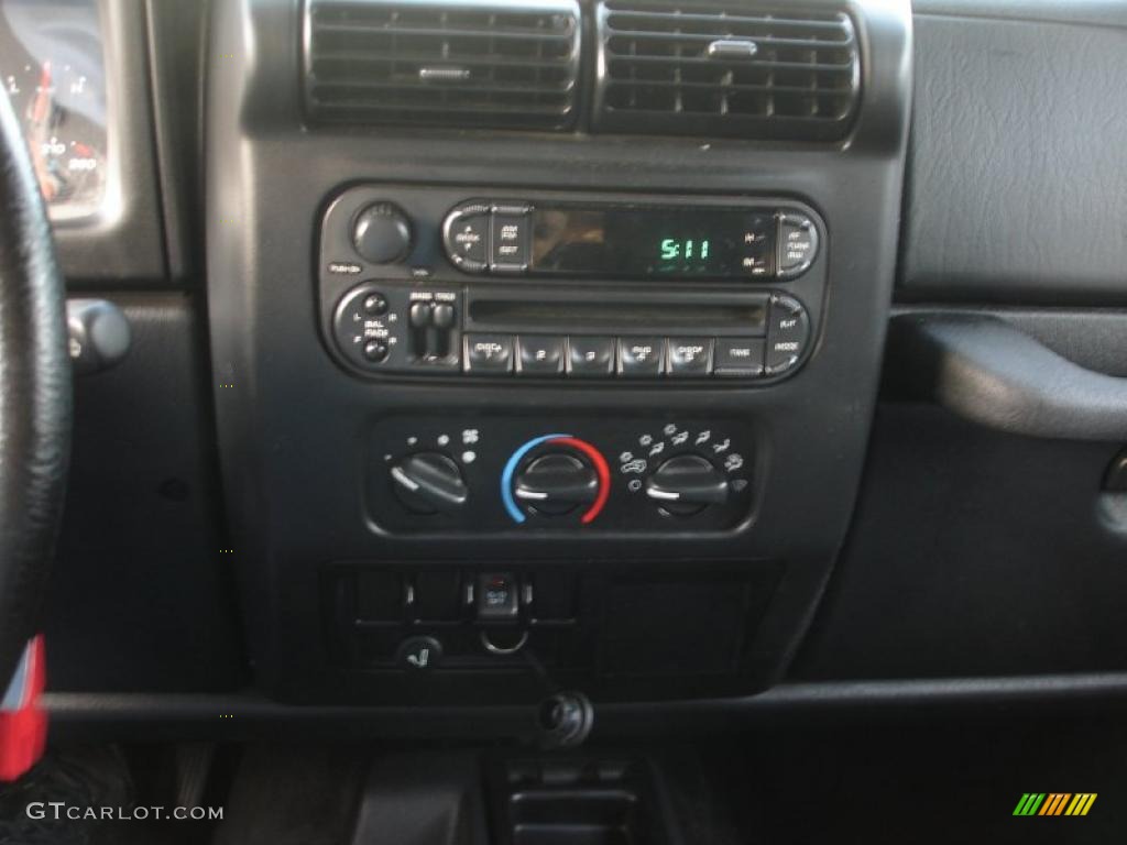 2004 Wrangler Sport 4x4 - Black / Dark Slate Gray photo #13
