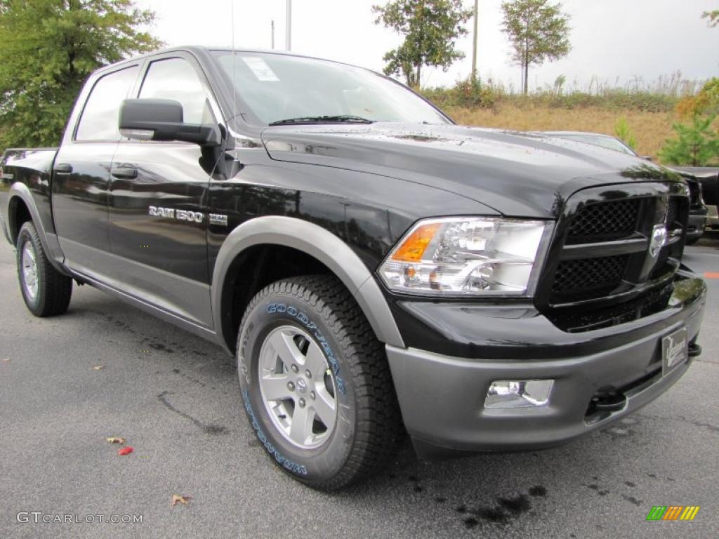 2011 Ram 1500 SLT Outdoorsman Crew Cab 4x4 - Brilliant Black Crystal Pearl / Dark Slate Gray/Medium Graystone photo #4