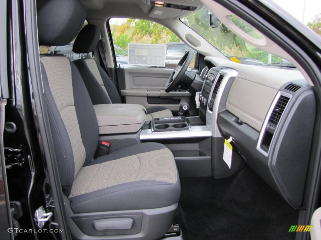 2011 Ram 1500 SLT Outdoorsman Crew Cab 4x4 - Brilliant Black Crystal Pearl / Dark Slate Gray/Medium Graystone photo #10
