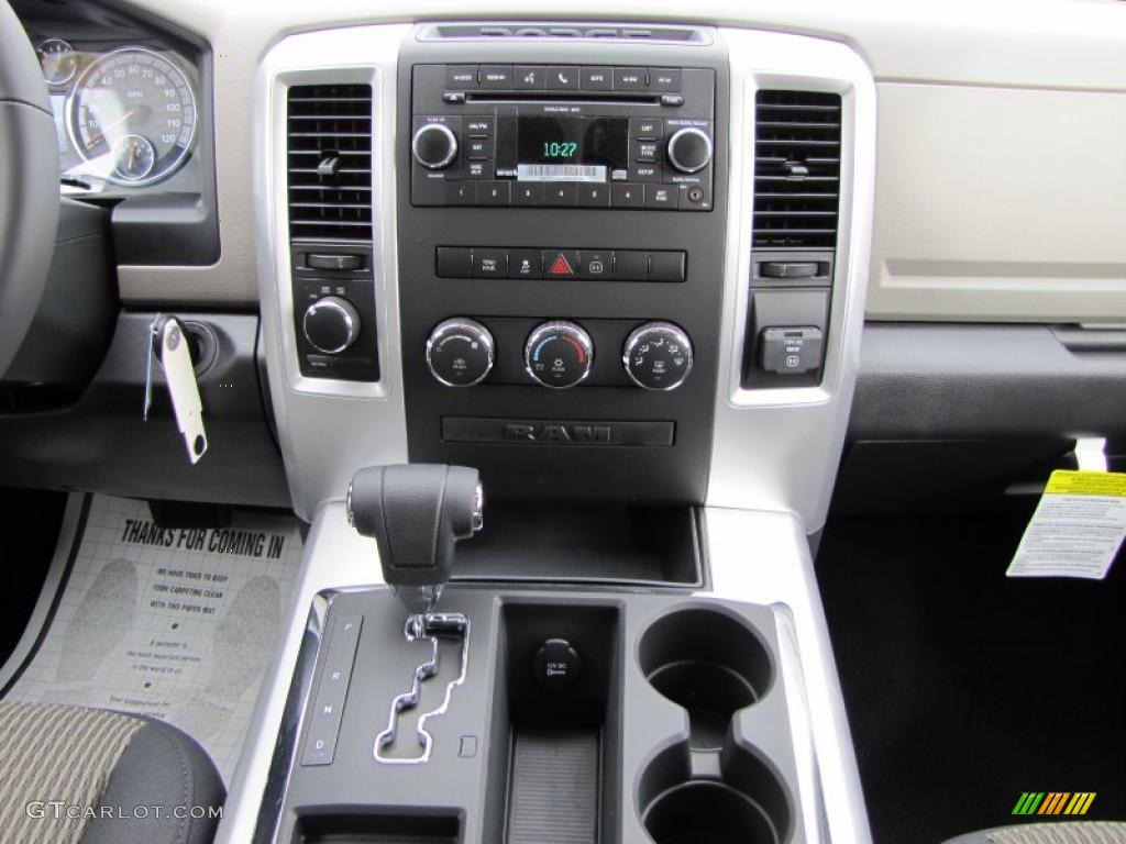 2011 Ram 1500 SLT Outdoorsman Crew Cab 4x4 - Brilliant Black Crystal Pearl / Dark Slate Gray/Medium Graystone photo #11