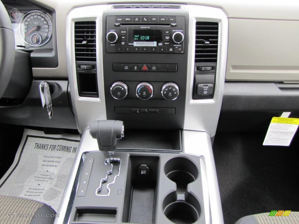 2011 Ram 1500 Big Horn Crew Cab - Bright Silver Metallic / Dark Slate Gray/Medium Graystone photo #11