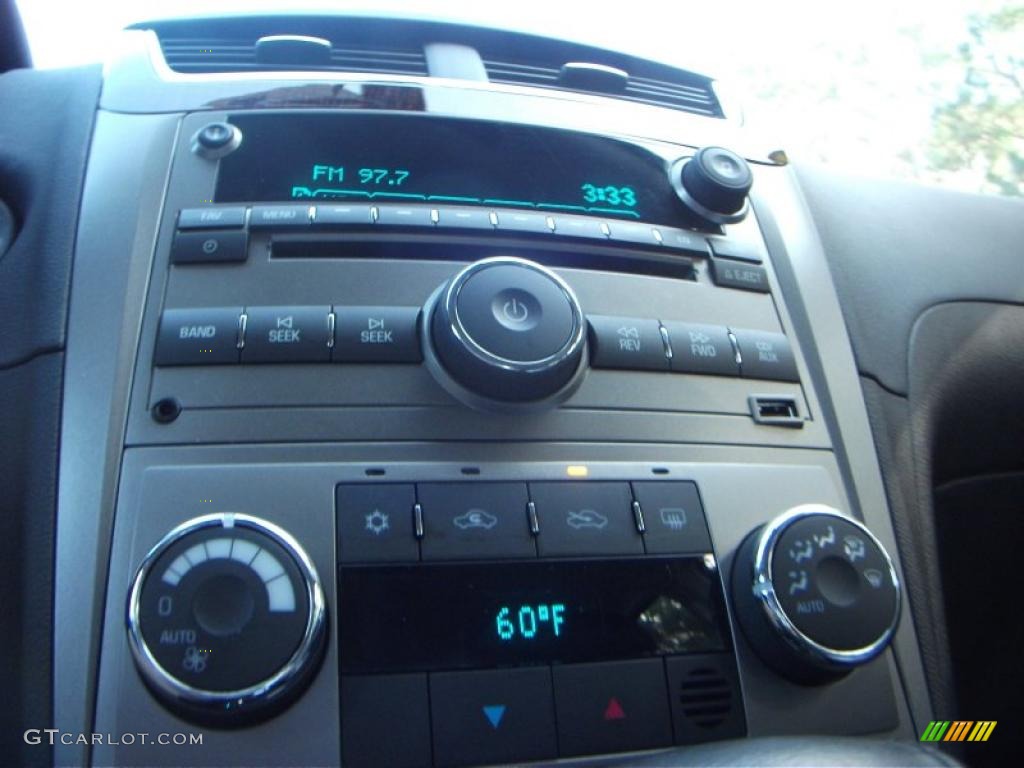 2010 Chevrolet Malibu LTZ Sedan Controls Photo #38719295