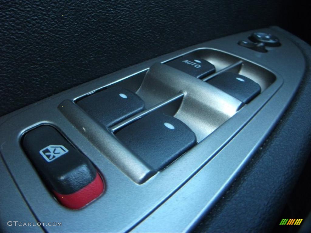 2010 Chevrolet Malibu LTZ Sedan Controls Photo #38719327