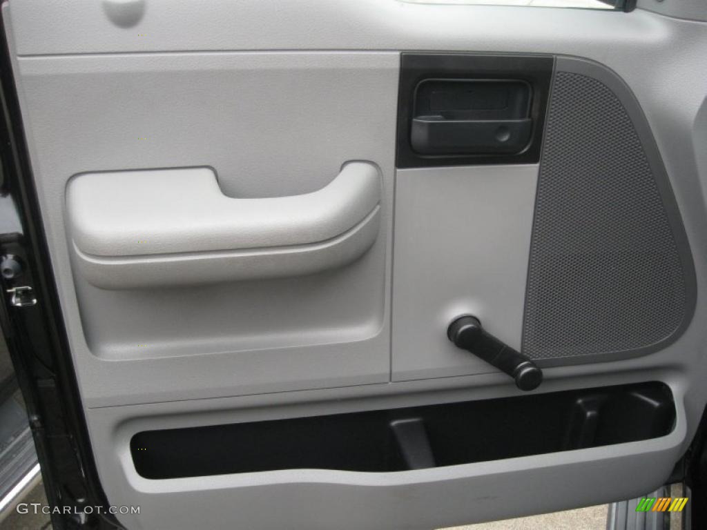2004 F150 XL Regular Cab - Black / Dark Flint photo #6