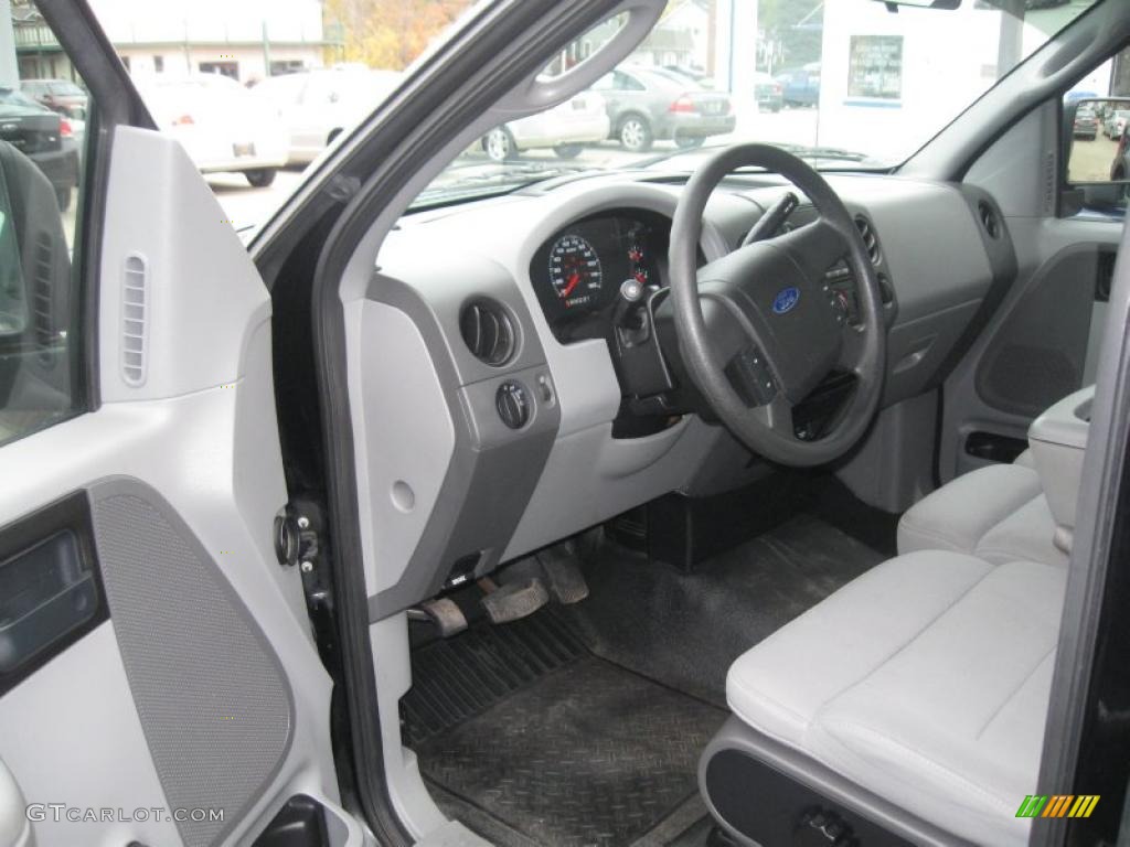 2004 F150 XL Regular Cab - Black / Dark Flint photo #7