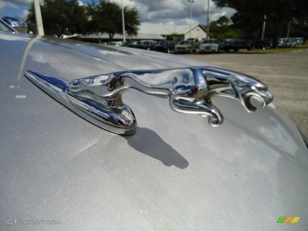 2005 Jaguar XJ Vanden Plas Marks and Logos Photos