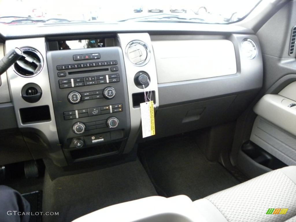 2010 F150 XLT SuperCab - Tuxedo Black / Medium Stone photo #22