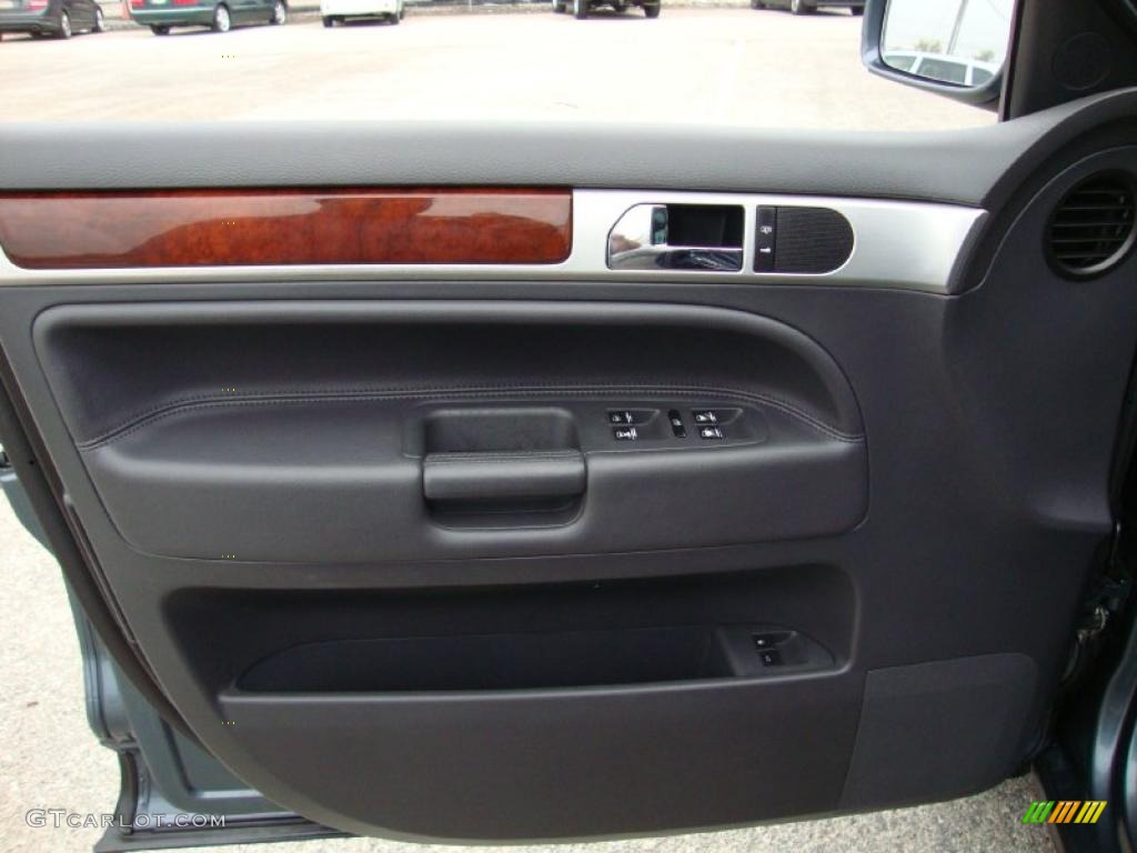 2004 Volkswagen Touareg V6 Anthracite Door Panel Photo #38723599