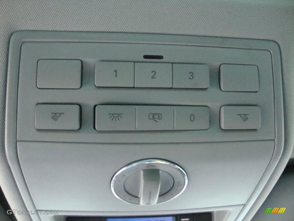 2004 Volkswagen Touareg V6 Controls Photo #38724027