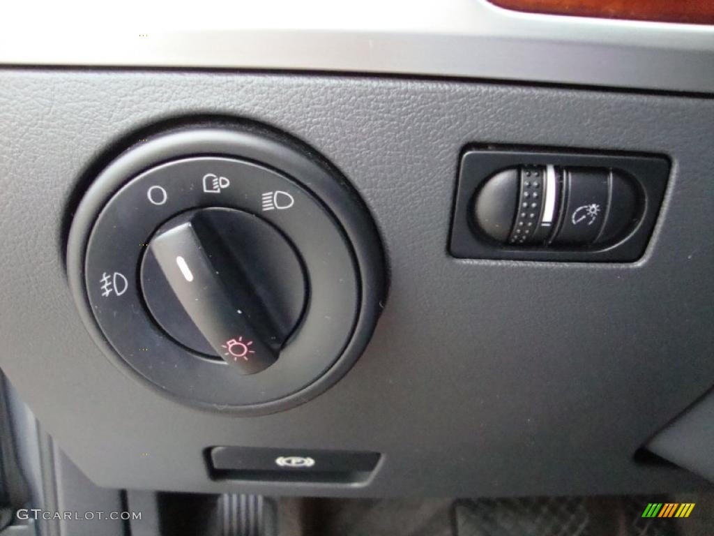 2004 Volkswagen Touareg V6 Controls Photo #38724199