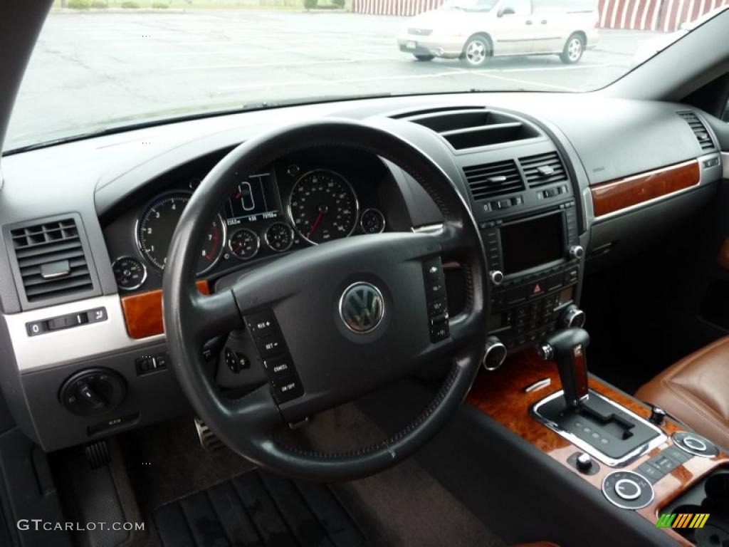 2004 Volkswagen Touareg V8 Teak Dashboard Photo #38726155