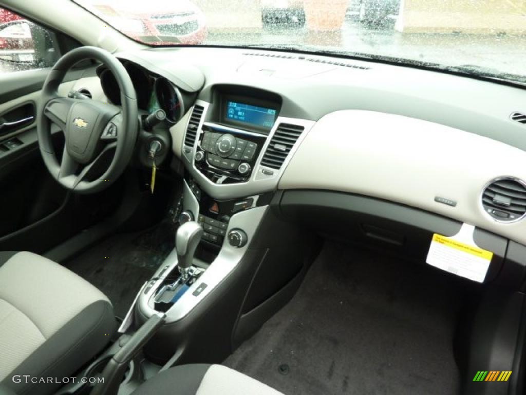 2011 Chevrolet Cruze LS dashboard Photo #38728191