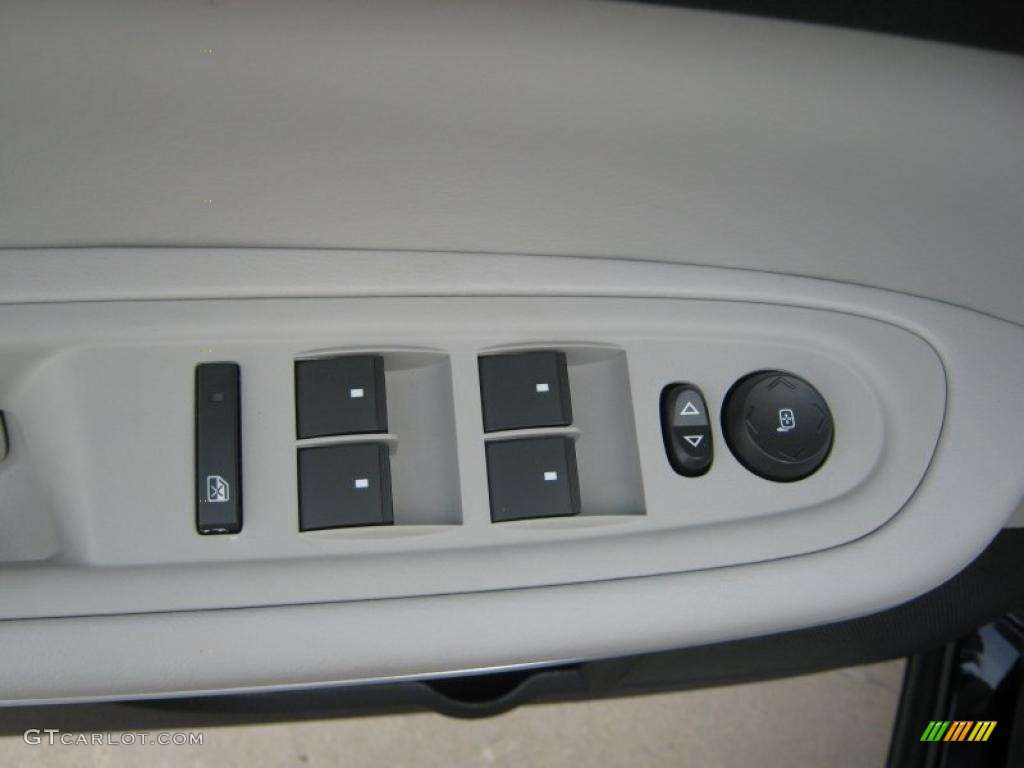 2011 GMC Acadia SLE Controls Photo #38728283