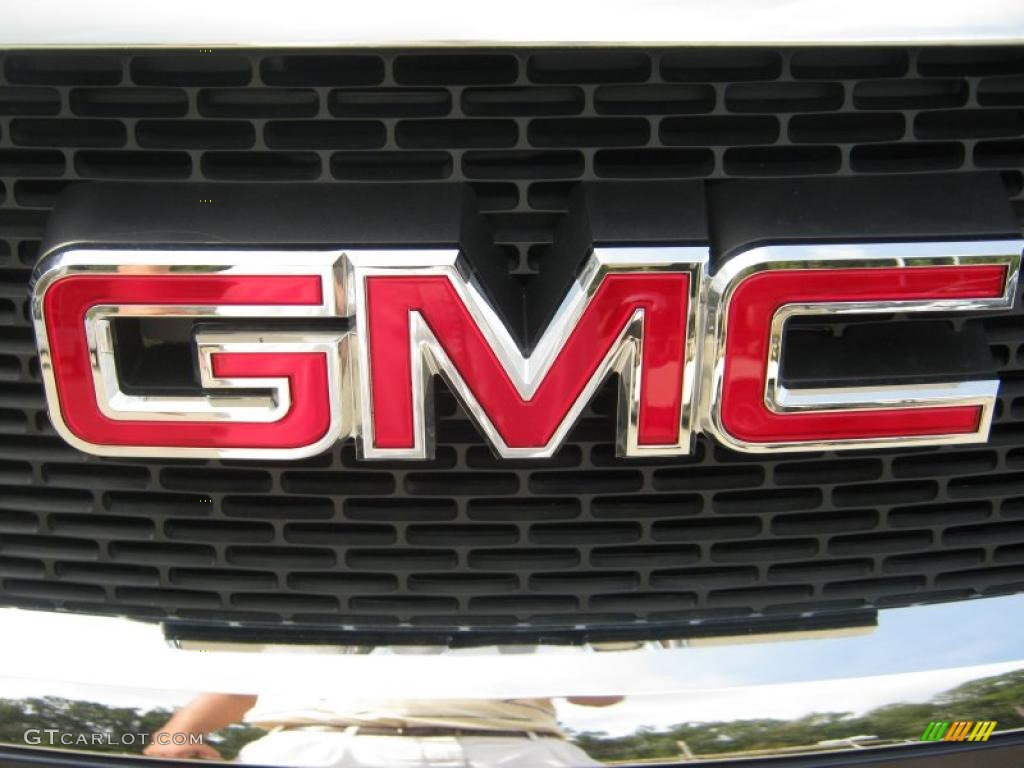 2011 GMC Acadia SLE Marks and Logos Photos