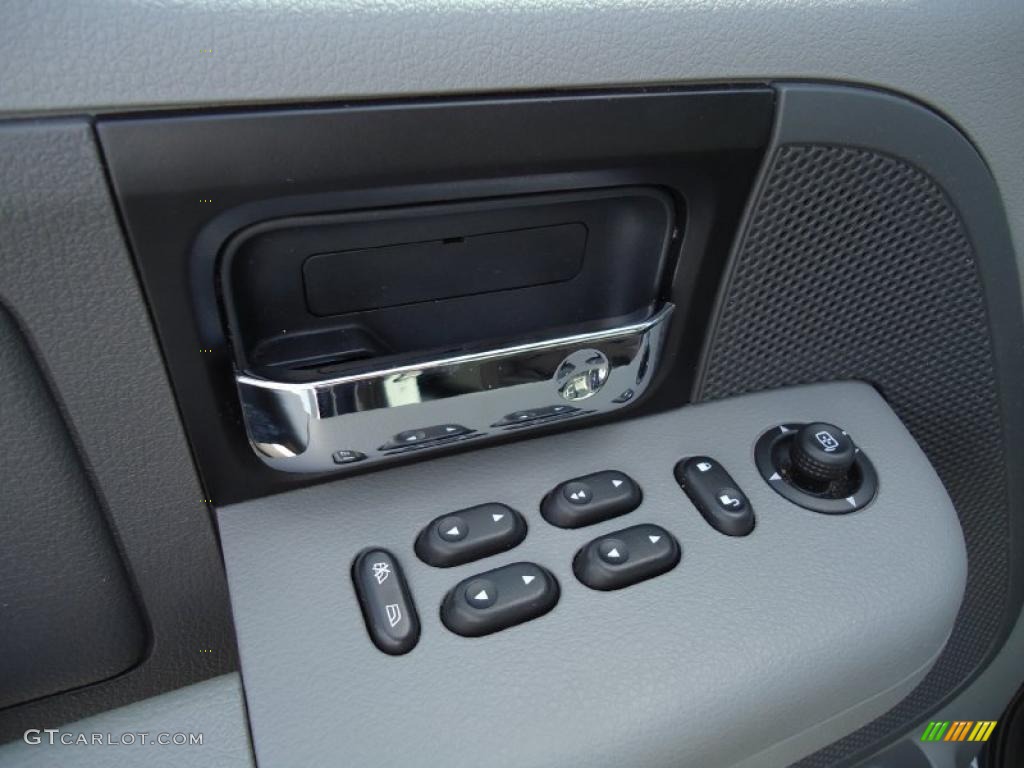 2005 F150 XLT SuperCrew - Medium Wedgewood Blue Metallic / Medium Flint/Dark Flint Grey photo #29