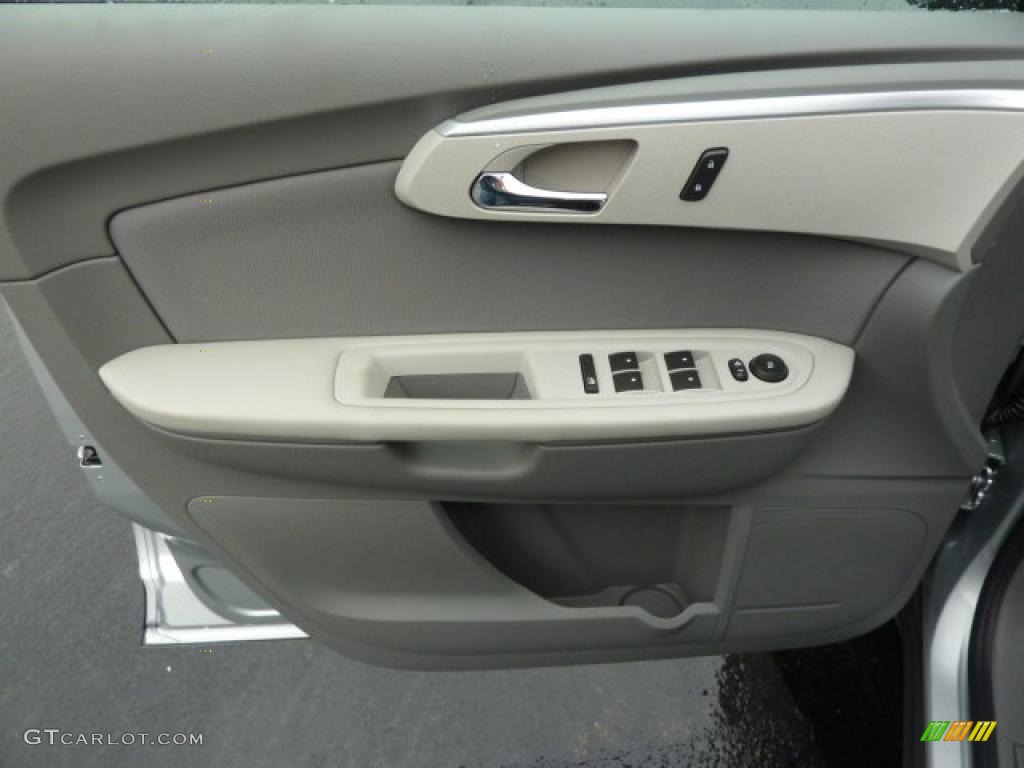 2011 Chevrolet Traverse LS Dark Gray/Light Gray Door Panel Photo #38730675