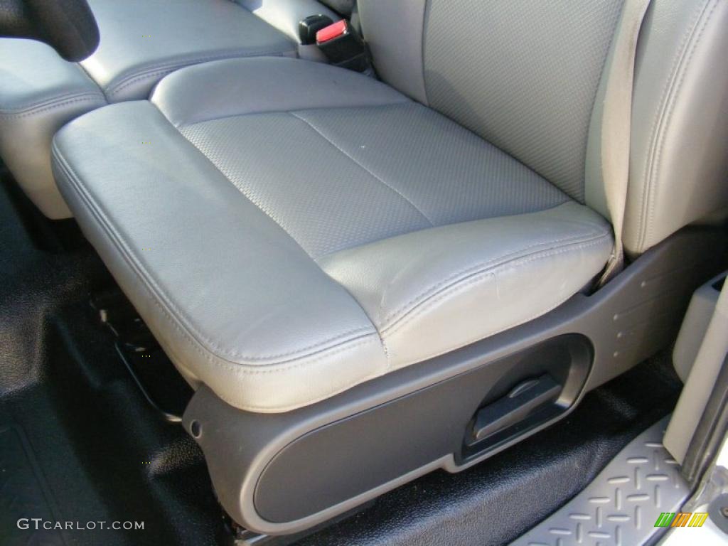 2006 F150 XL Regular Cab - Oxford White / Medium Flint photo #10