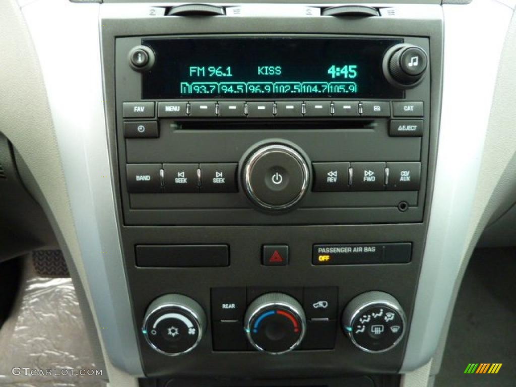 2011 Chevrolet Traverse LS Controls Photo #38730739