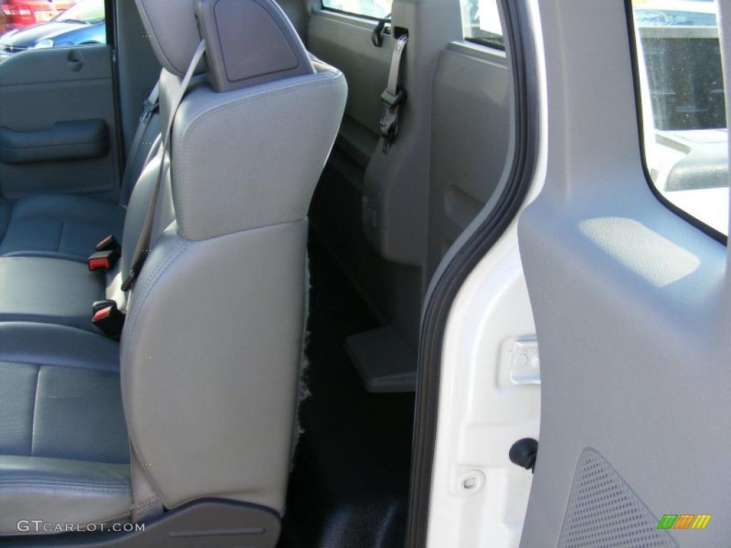 2006 F150 XL Regular Cab - Oxford White / Medium Flint photo #11