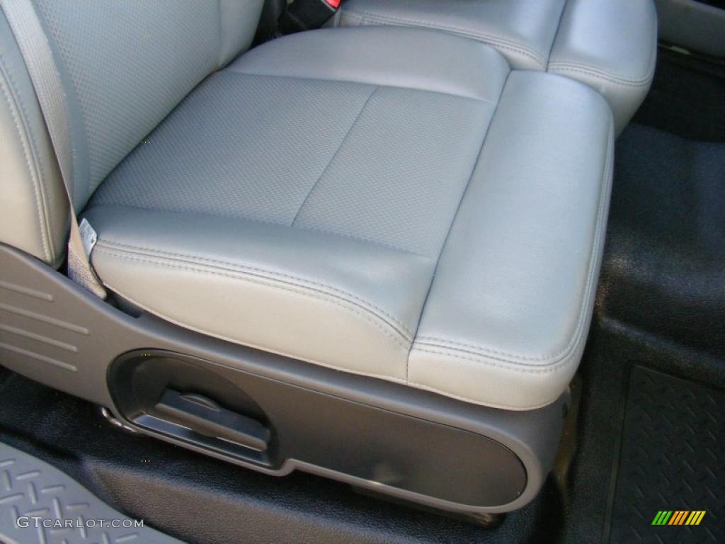 2006 F150 XL Regular Cab - Oxford White / Medium Flint photo #14