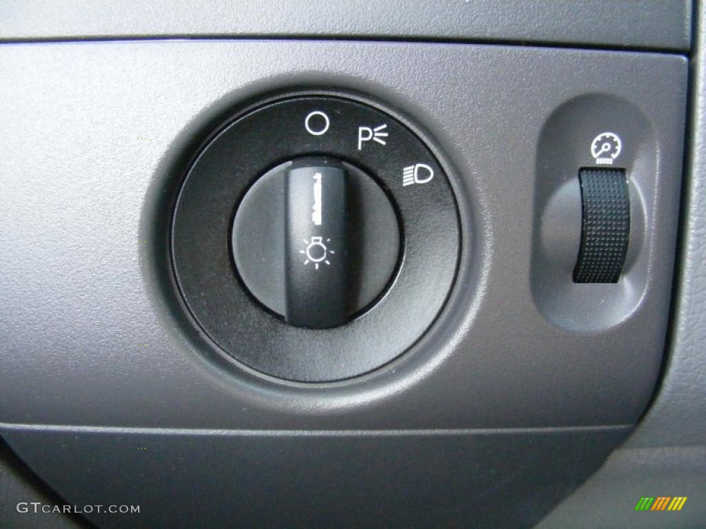 2006 F150 XL Regular Cab - Oxford White / Medium Flint photo #22