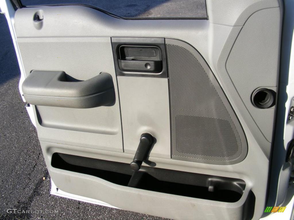 2006 F150 XL Regular Cab - Oxford White / Medium Flint photo #23