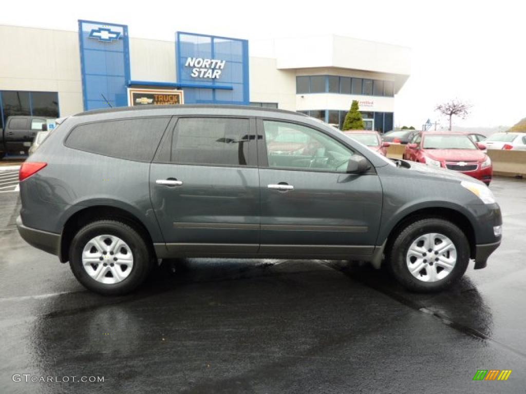 2011 Traverse LS - Cyber Gray Metallic / Dark Gray/Light Gray photo #11