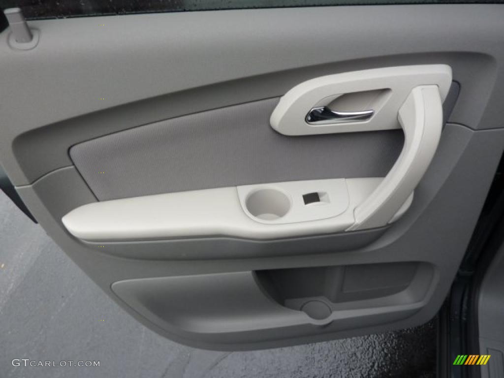 2011 Chevrolet Traverse LS Dark Gray/Light Gray Door Panel Photo #38731023