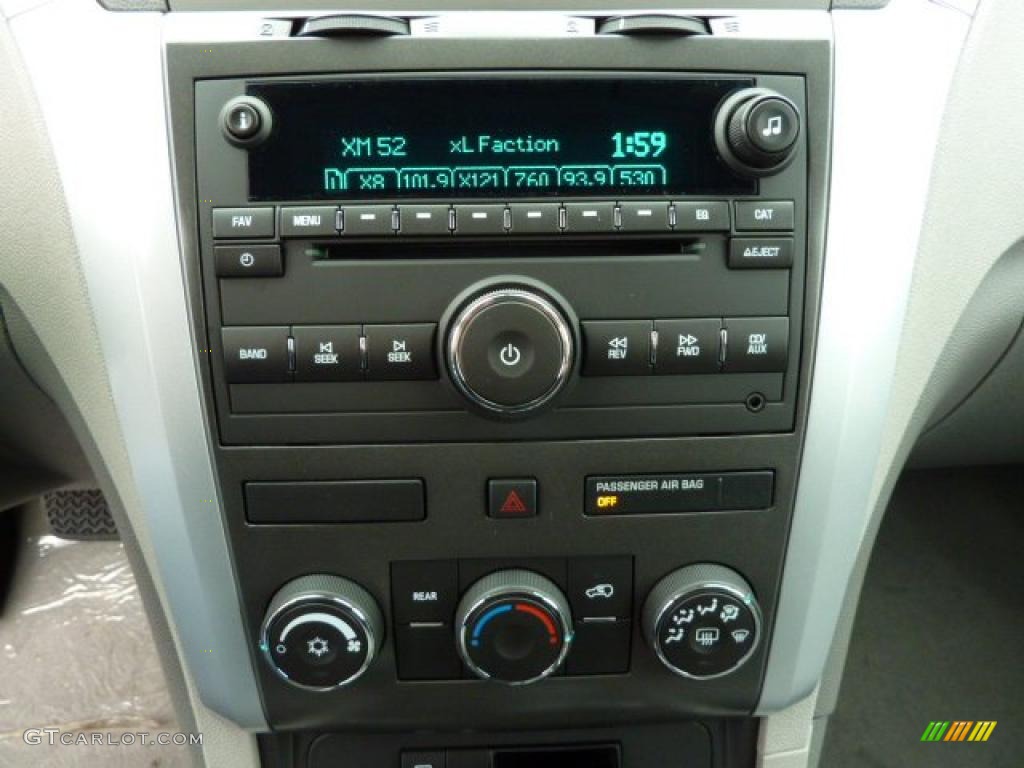 2011 Chevrolet Traverse LS Controls Photo #38731055