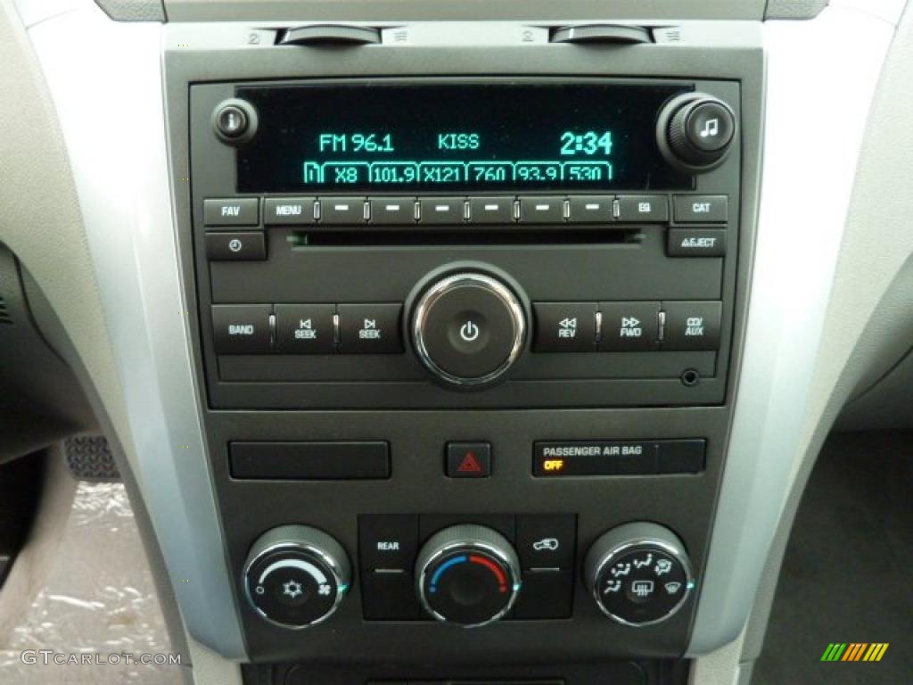 2011 Chevrolet Traverse LS Controls Photo #38731363