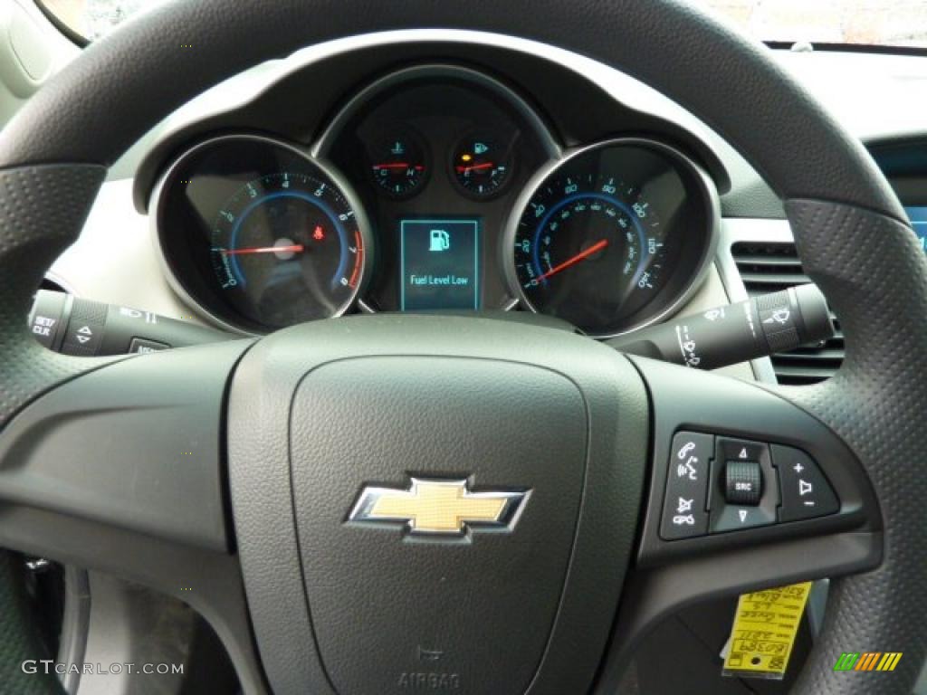 2011 Chevrolet Cruze LS Controls Photo #38732599
