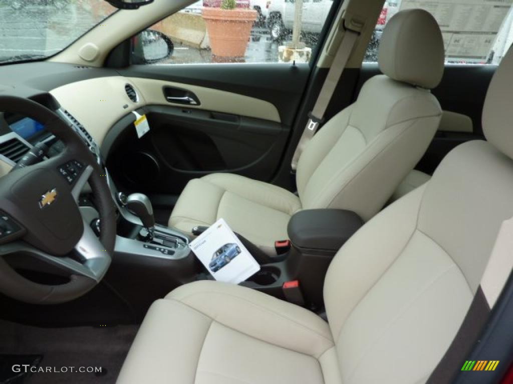Cocoa/Light Neutral Leather Interior 2011 Chevrolet Cruze LT Photo #38732711