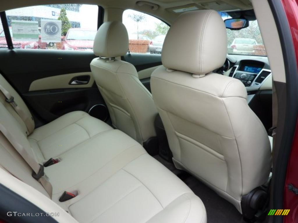 Cocoa/Light Neutral Leather Interior 2011 Chevrolet Cruze LT Photo #38732743