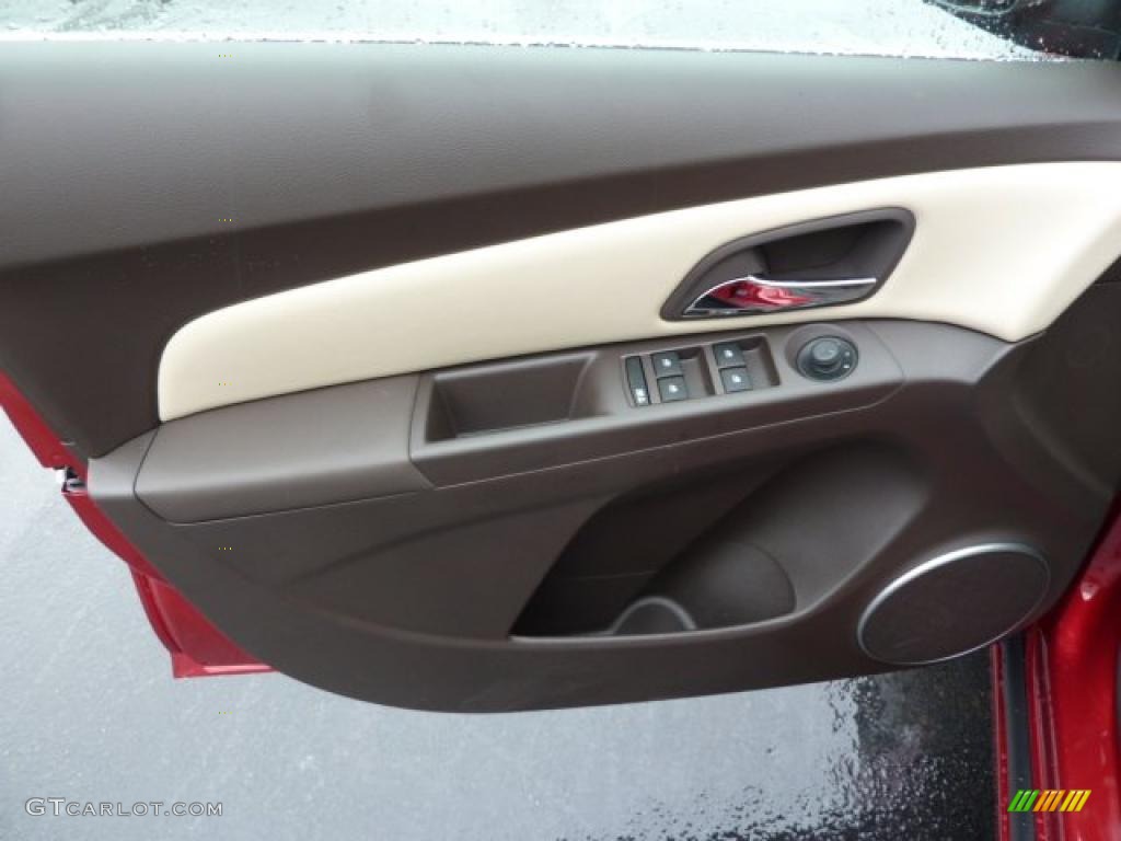 2011 Chevrolet Cruze LT Cocoa/Light Neutral Leather Door Panel Photo #38732823
