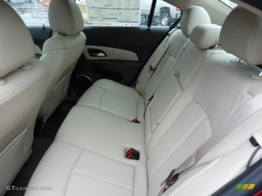 Cocoa/Light Neutral Leather Interior 2011 Chevrolet Cruze LT Photo #38732851