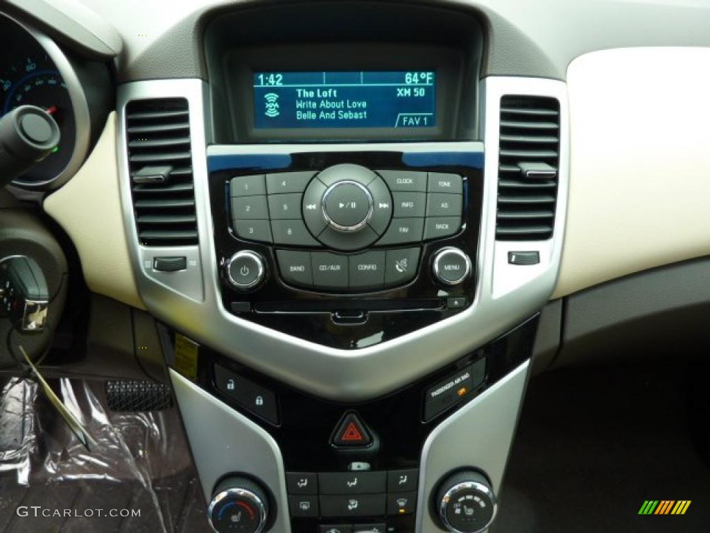 2011 Chevrolet Cruze LT Controls Photo #38732867