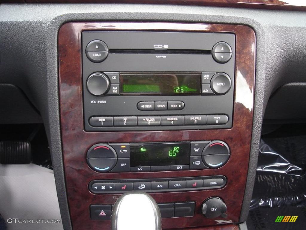 2005 Ford Five Hundred Limited Controls Photo #38733392