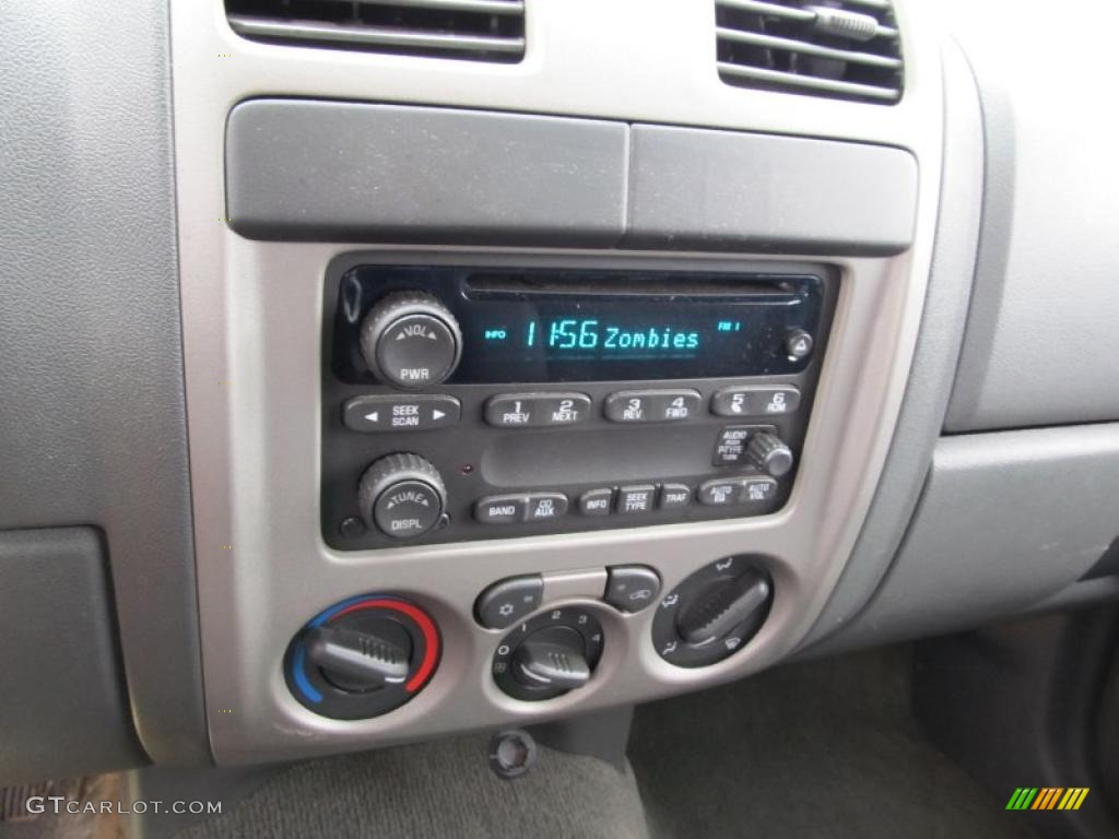 2004 Chevrolet Colorado LS Extended Cab Controls Photo #38734092
