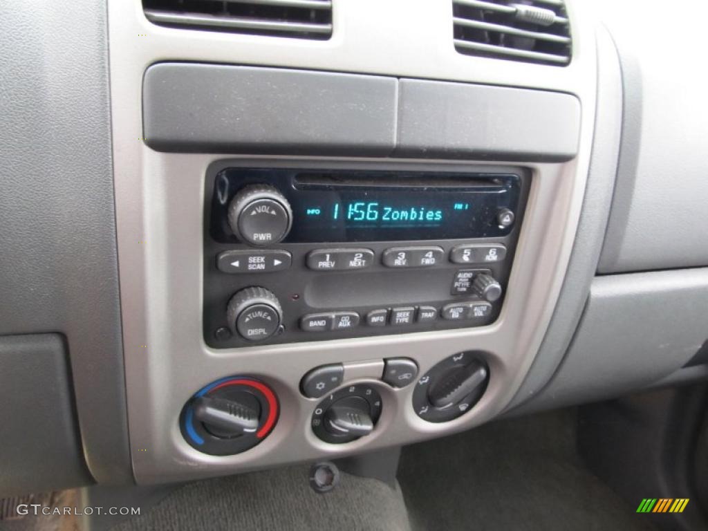 2004 Colorado LS Extended Cab - Victory Red / Medium Dark Pewter photo #13