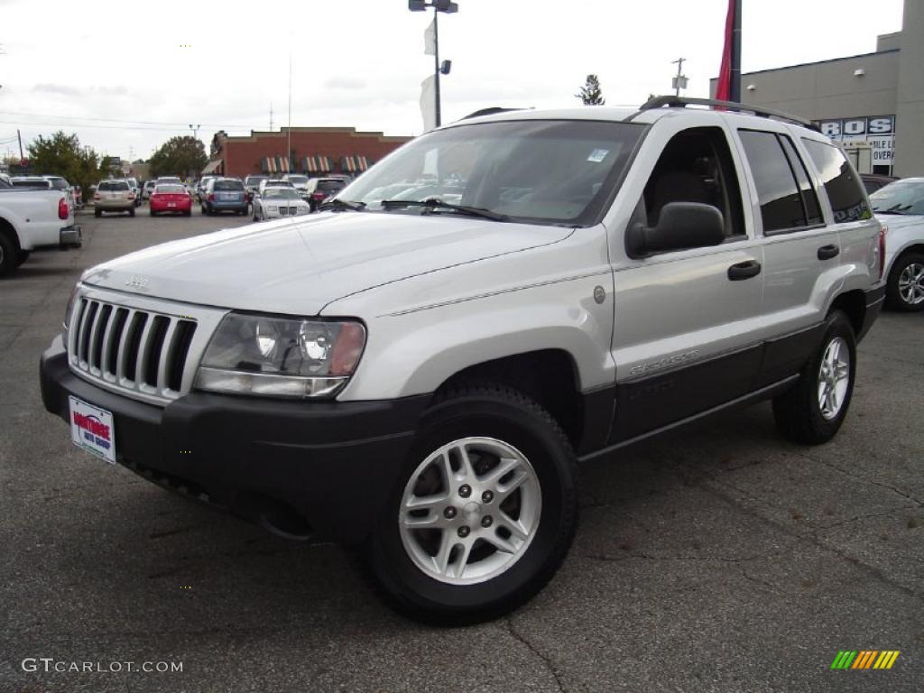 2004 Grand Cherokee Laredo 4x4 - Bright Silver Metallic / Dark Slate Gray photo #1