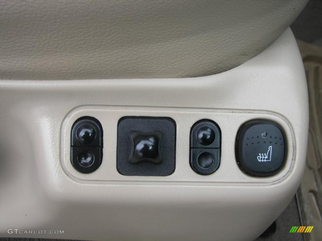 2003 Ford Excursion Limited 4x4 Controls Photo #38735360
